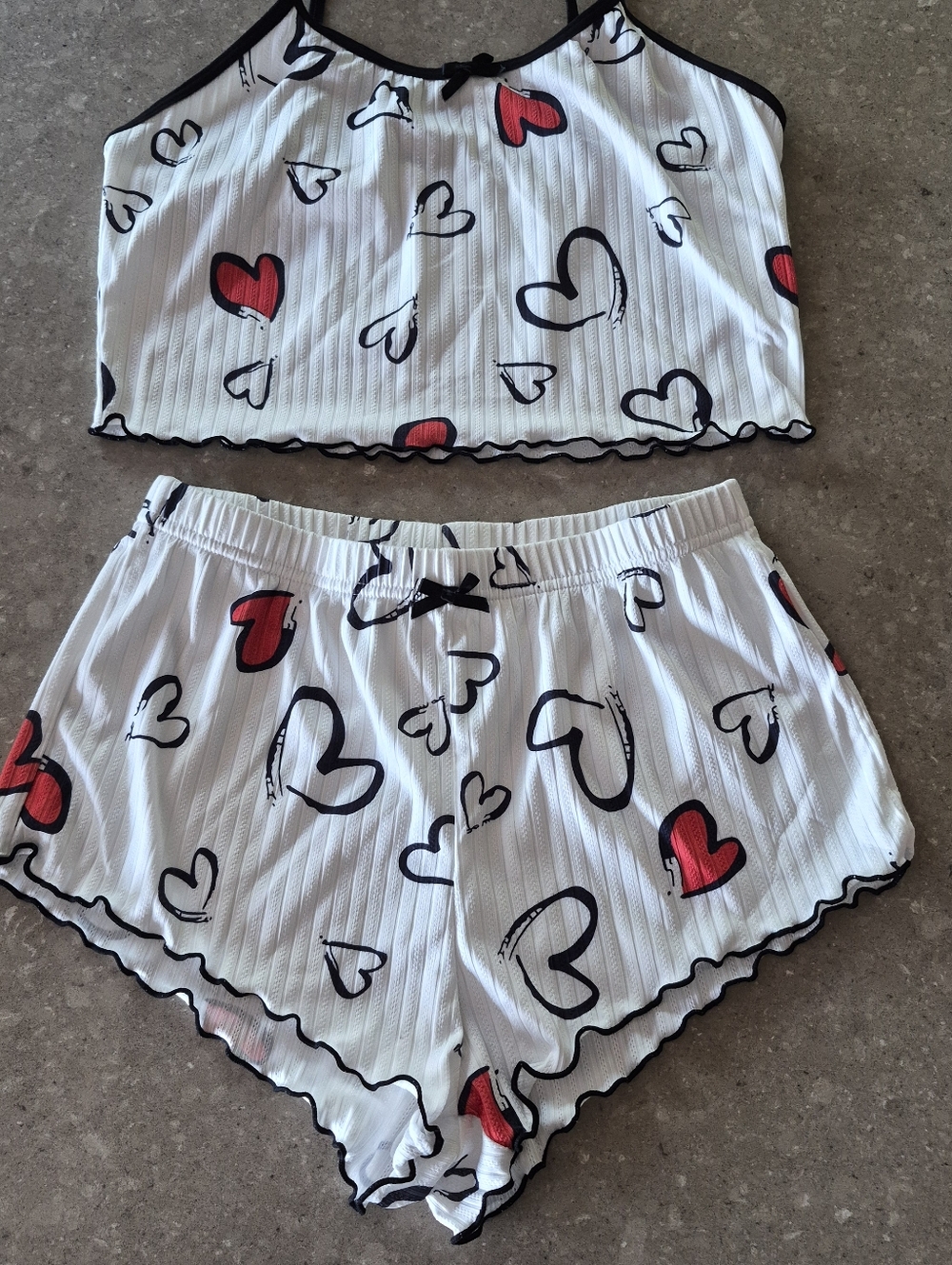 Sleep Set 2pc Shorts & Cropped Tank Top Sz Med Hearts White Red Black - Picture 6 of 12